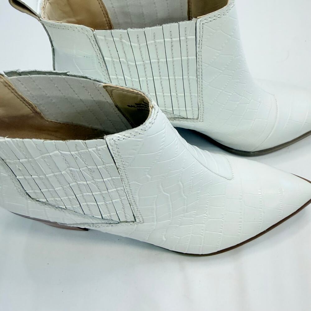 Marc Fisher White Western Ankle Boots Croc Embossed 9 Coastal Cowgirl Festival - Picture 4 of 10